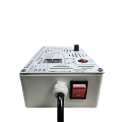 Testador de compressor inverter com cabos U, V, W conectados, pronto para diagnosticar uma unidade condensadora de ar condicionado.